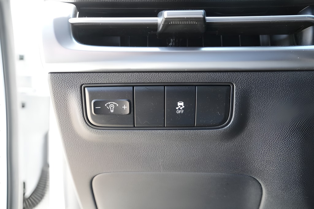 2025 Hyundai Tucson SE - Photo 25