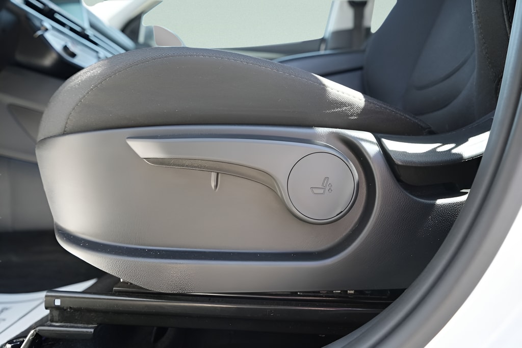 2025 Hyundai Tucson SE - Photo 22