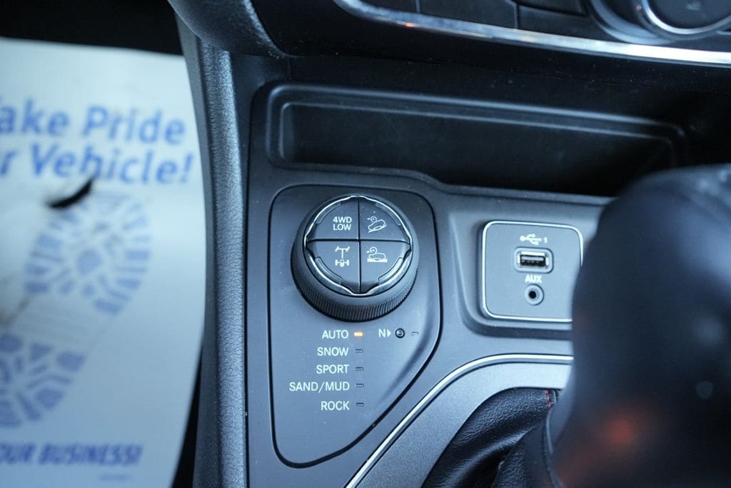 2020 JEEP CHEROKEE - Image 35