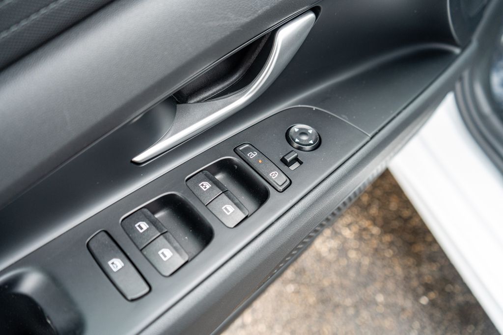 2025 HYUNDAI ELANTRA - Image 19