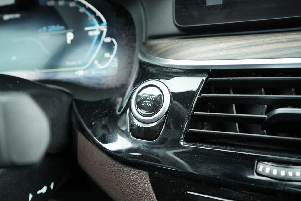 2021 BMW 530E - Image 37