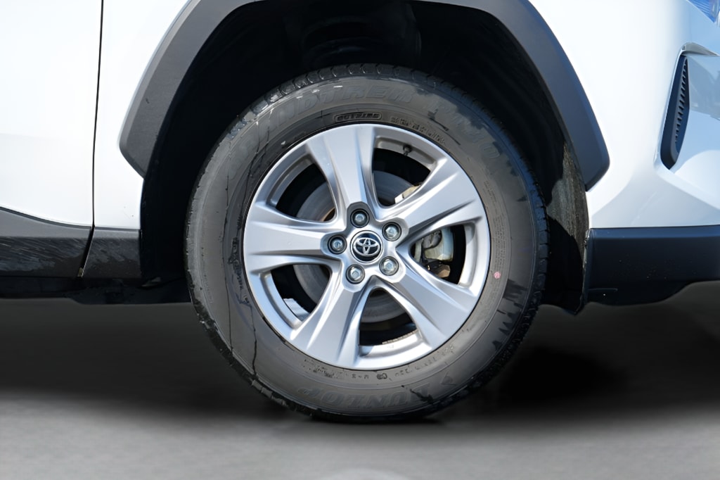 2025 Toyota RAV4 LE - Photo 10