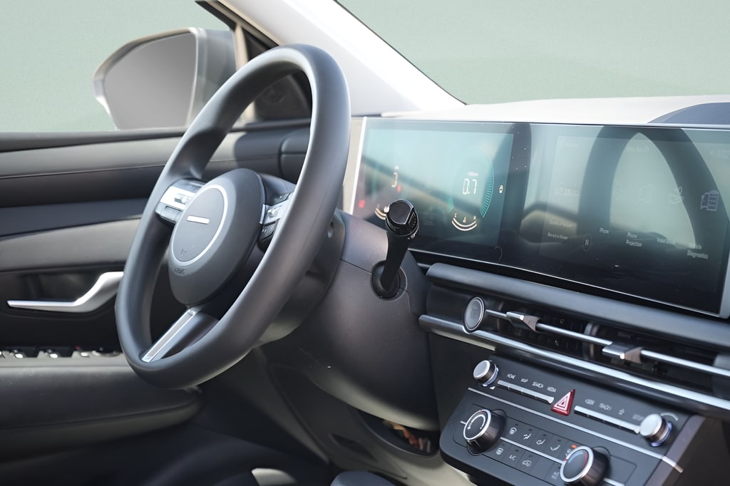 2025 Hyundai Tucson SE - Photo 12