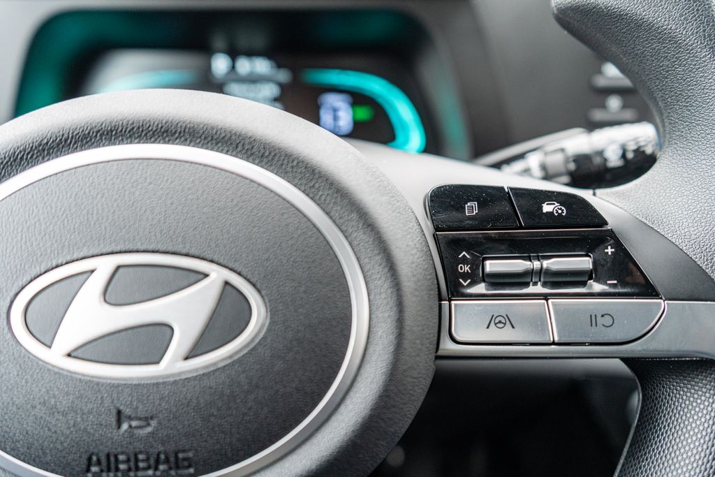 2025 HYUNDAI ELANTRA - Image 25