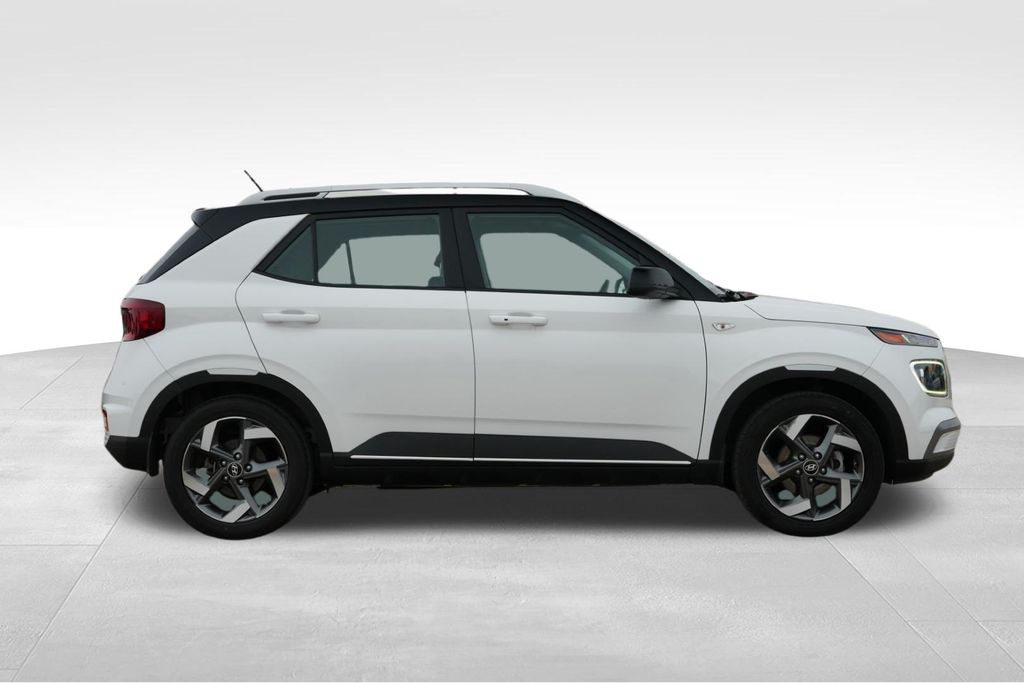 2023 HYUNDAI VENUE - Image 8