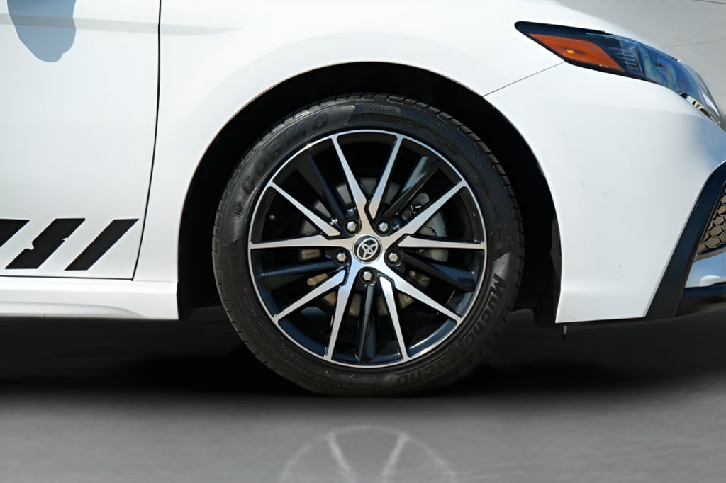 2023 Toyota Camry SE - Photo 10