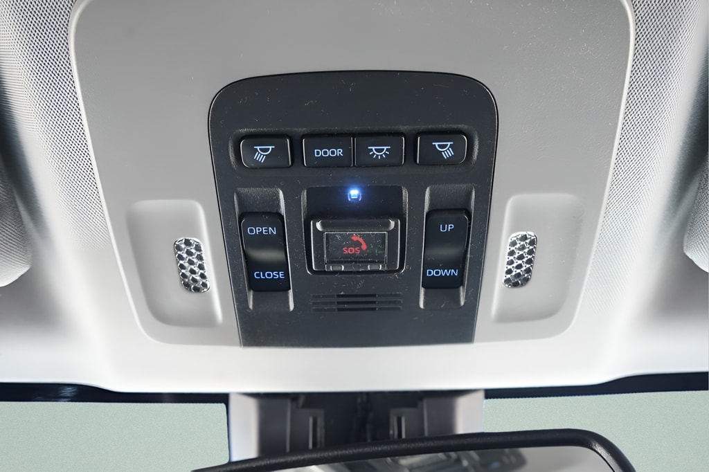 2023 Toyota Camry SE - Photo 19
