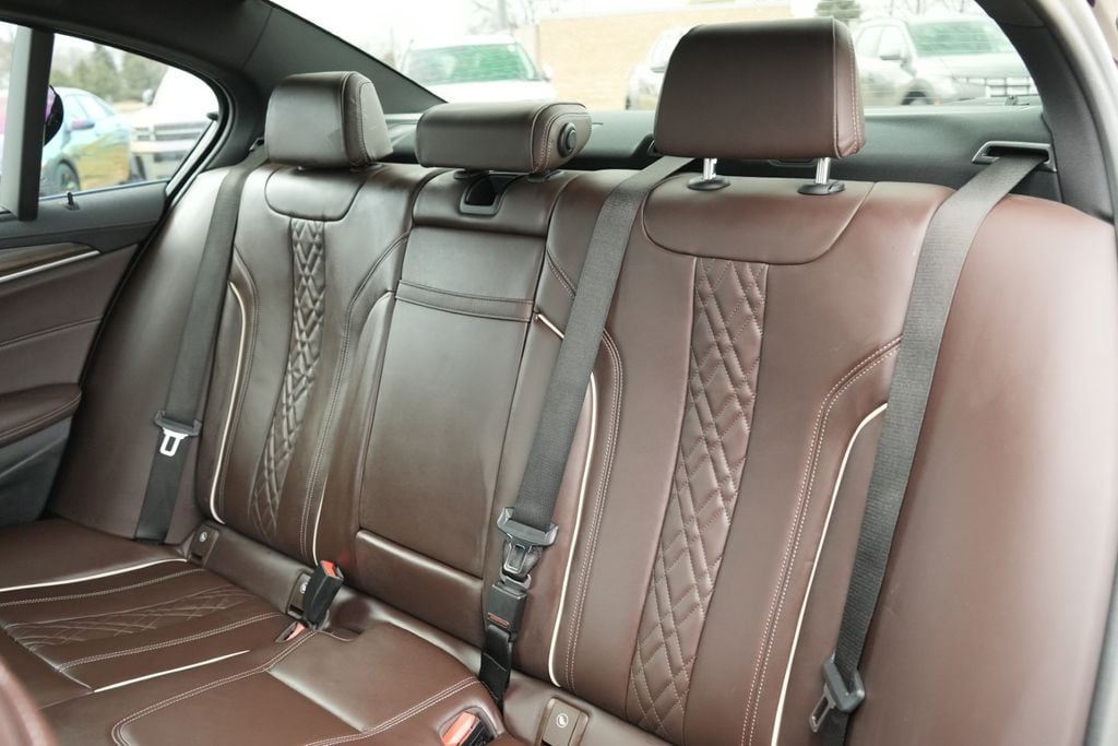2021 BMW 530E - Image 22