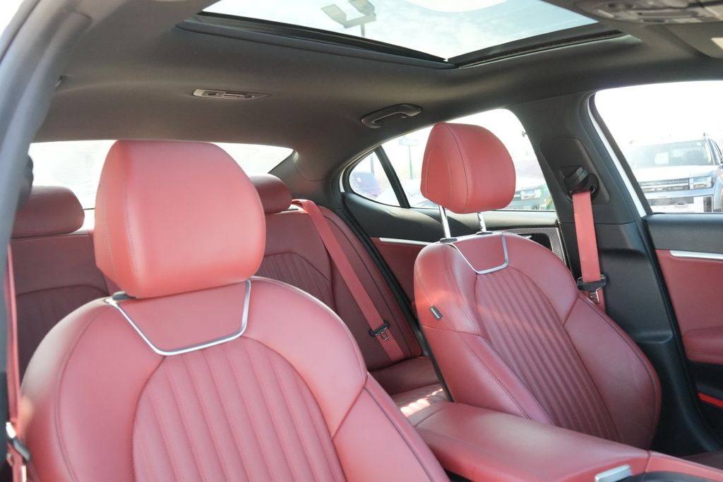 2023 GENESIS G70 - Image 13
