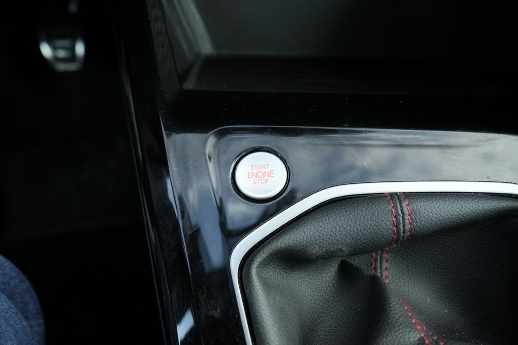 2024 VOLKSWAGEN GOLF GTI - Image 32