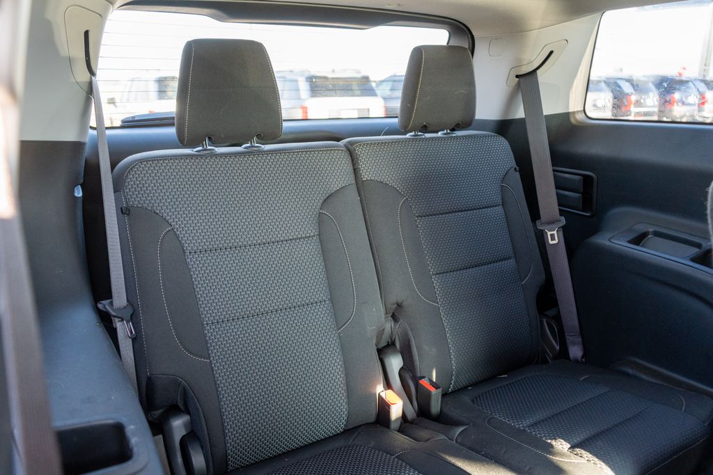 2023 GMC ACADIA - Image 15