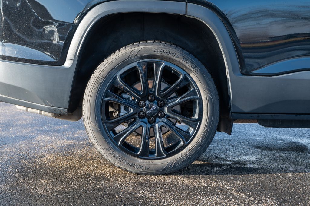 2023 GMC ACADIA - Image 9