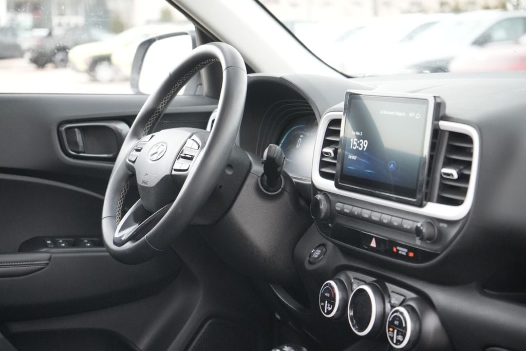 2023 HYUNDAI VENUE - Image 11