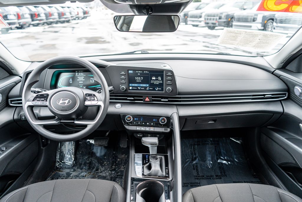 2025 HYUNDAI ELANTRA - Image 15