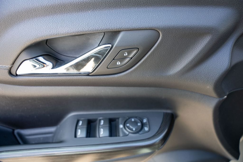 2023 GMC ACADIA - Image 17