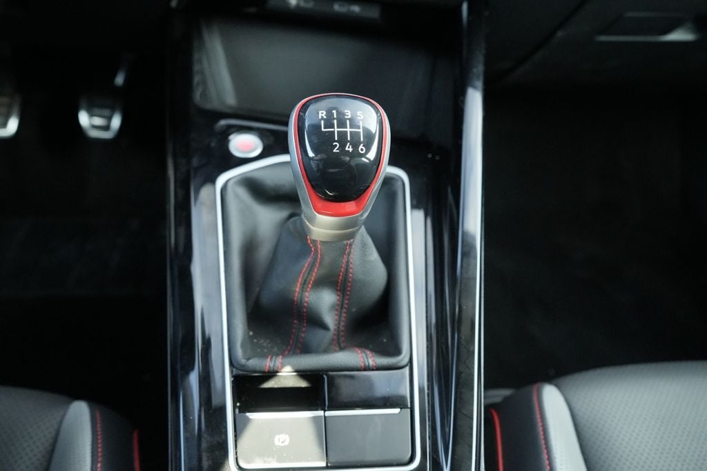 2024 VOLKSWAGEN GOLF GTI - Image 33