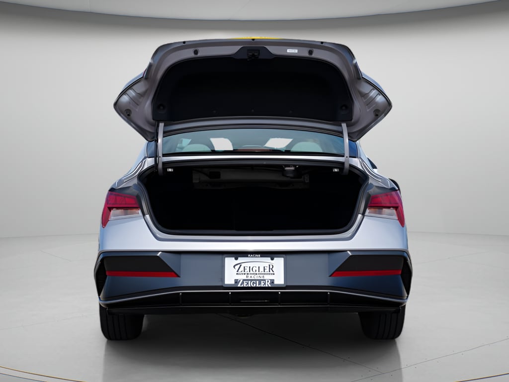 2026 Hyundai Elantra Limited - Photo 10