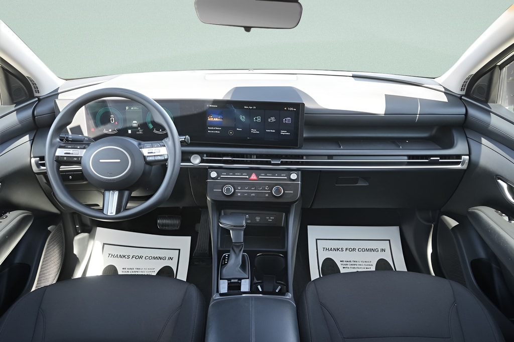 2025 Hyundai Tucson SE - Photo 16