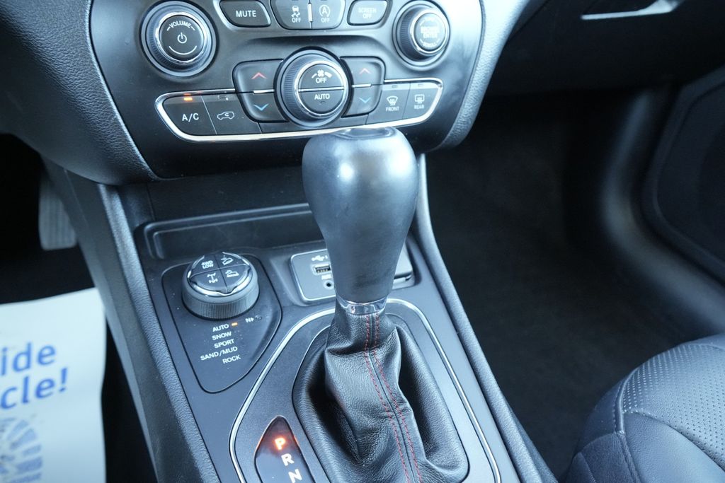 2020 JEEP CHEROKEE - Image 33