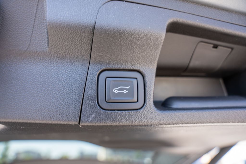 2023 GMC ACADIA - Image 11