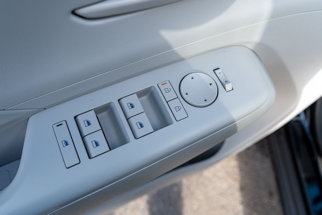 2025 HYUNDAI KONA - Image 19