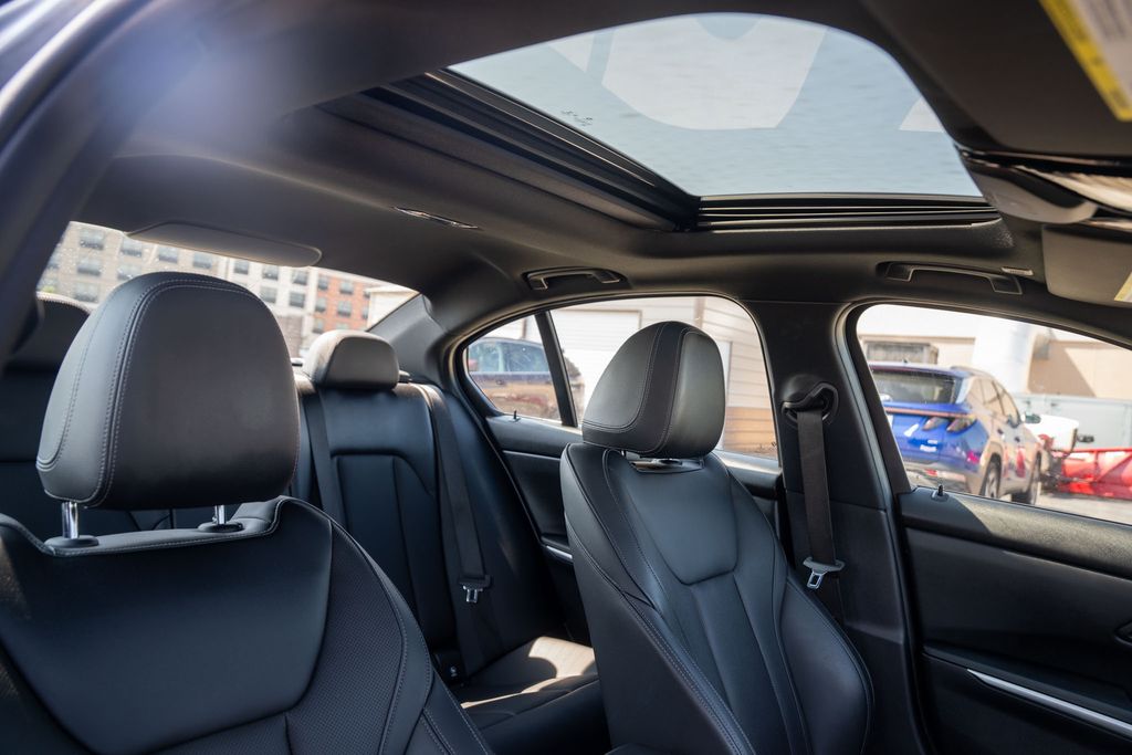 2023 BMW 330I - Image 12