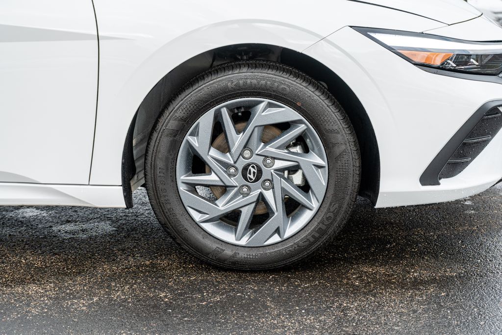 2025 HYUNDAI ELANTRA - Image 9