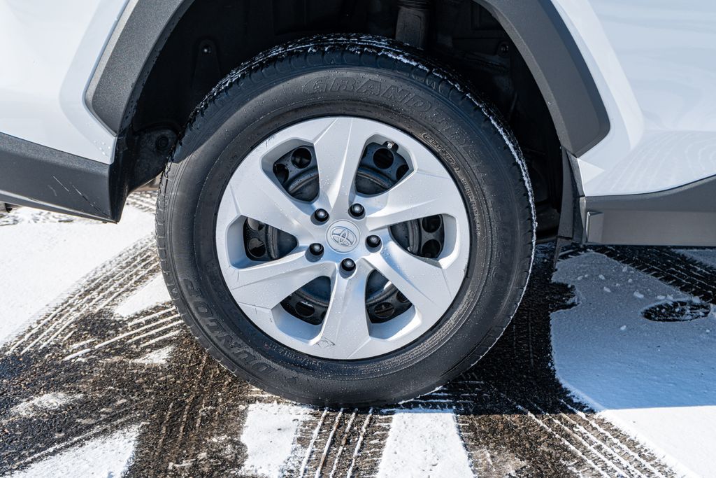 2024 TOYOTA RAV4 - Image 9