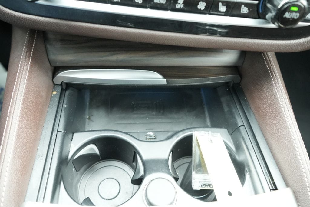 2021 BMW 530E - Image 42