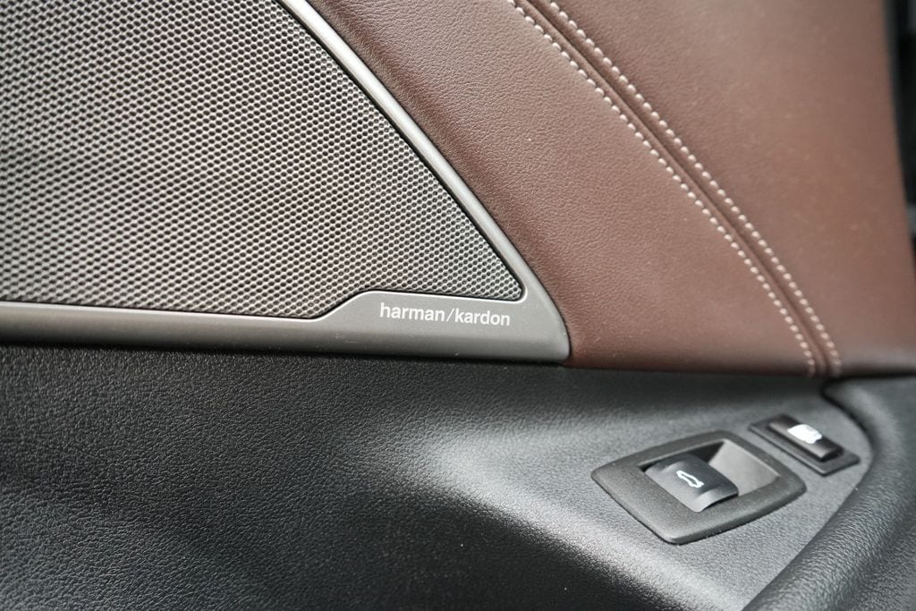 2021 BMW 530E - Image 28