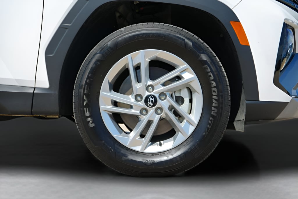 2025 Hyundai Tucson SE - Photo 9