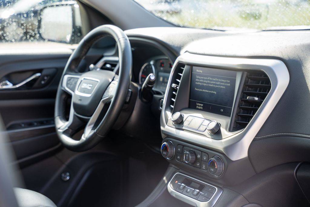 2023 GMC ACADIA - Image 12