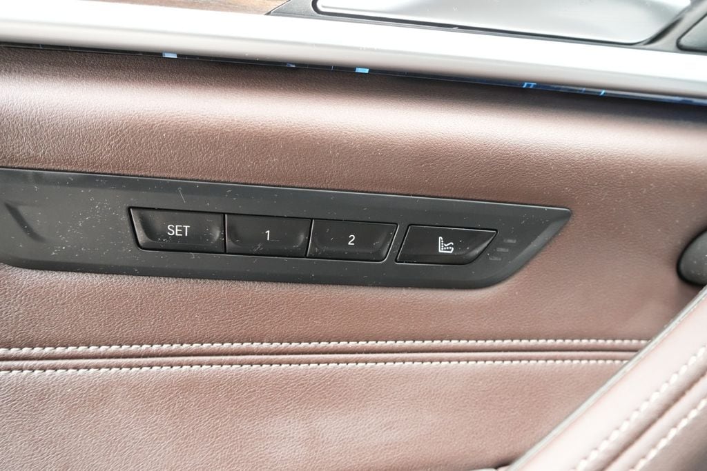 2021 BMW 530E - Image 27