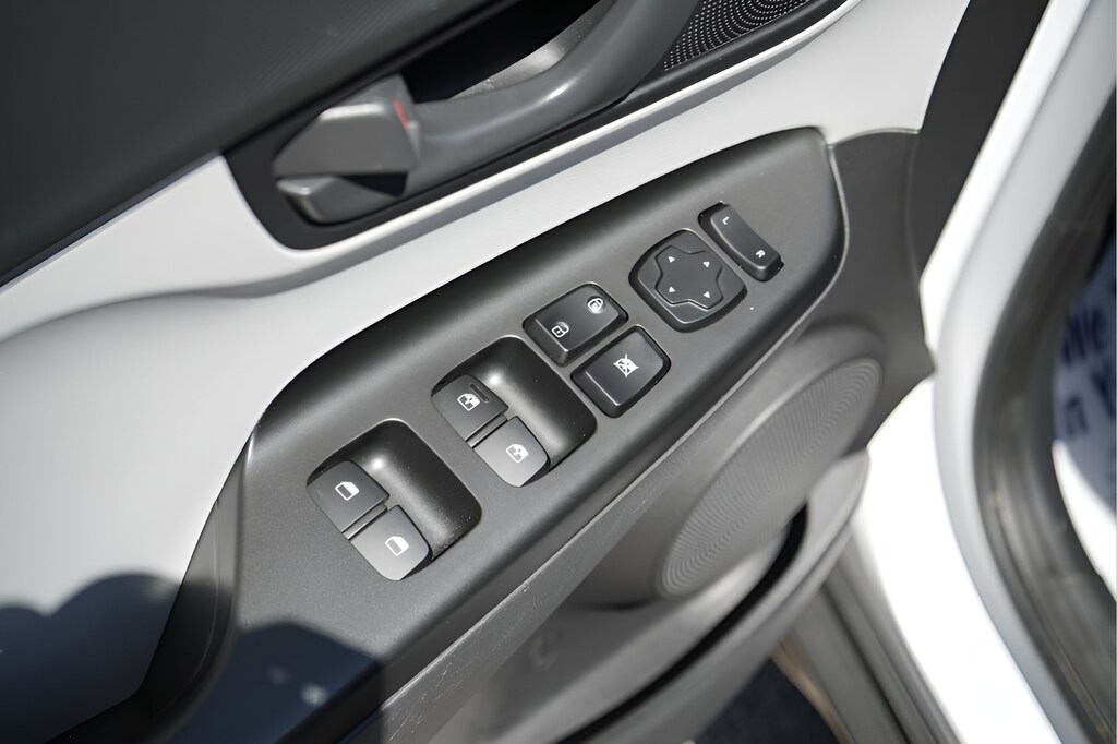 2023 Hyundai Kona SEL - Photo 20
