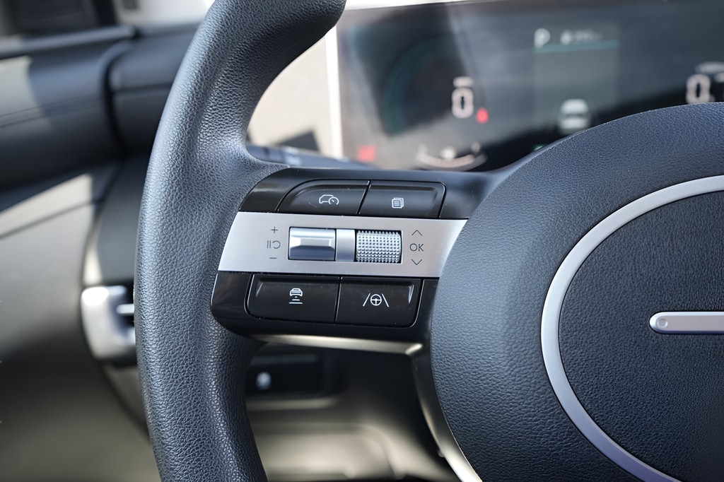 2025 Hyundai Tucson SE - Photo 26