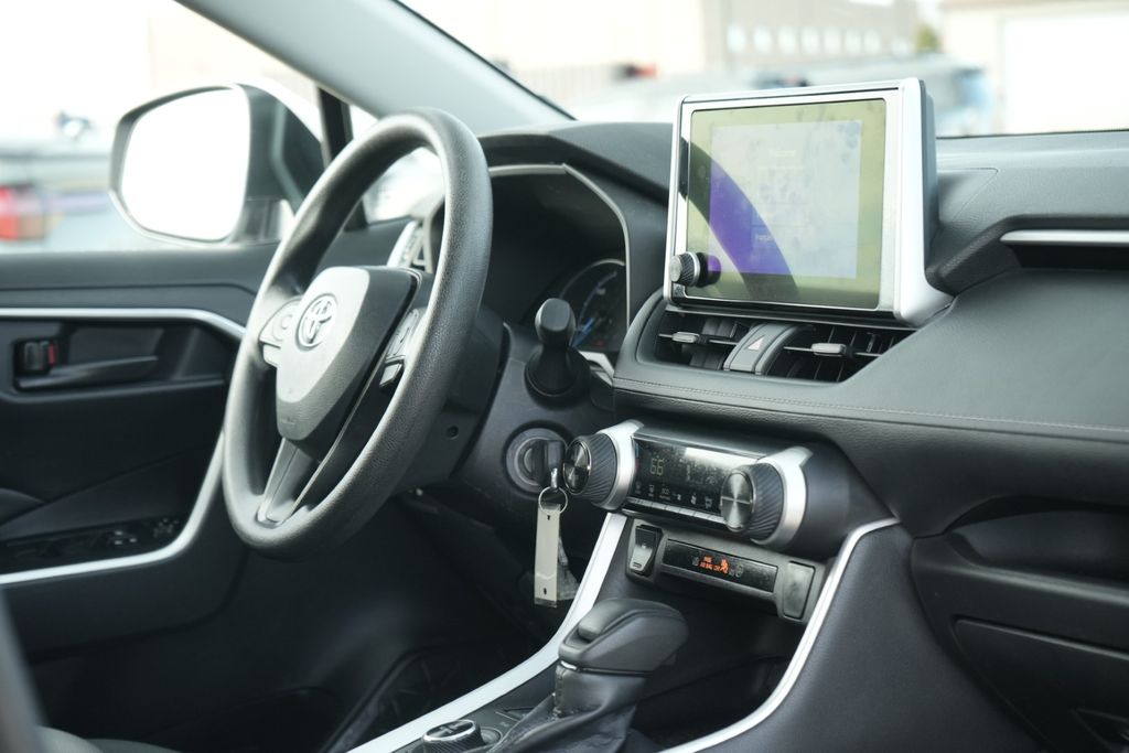 2024 TOYOTA RAV4 - Image 11