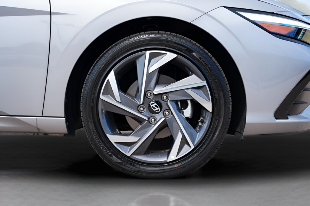 2026 Hyundai Elantra Limited - Photo 9