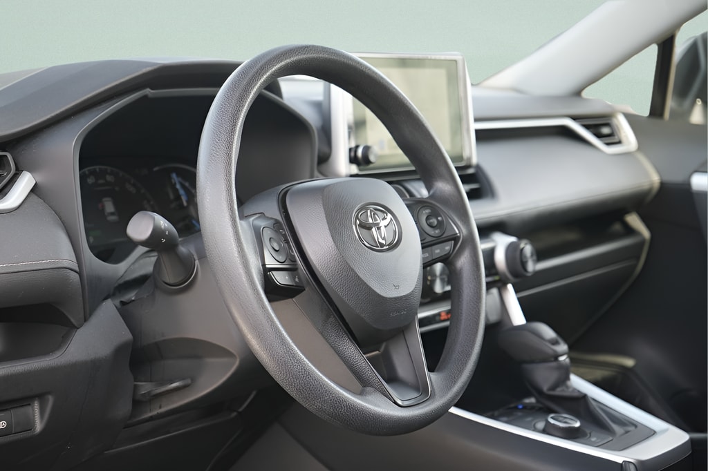 2025 Toyota RAV4 LE - Photo 22