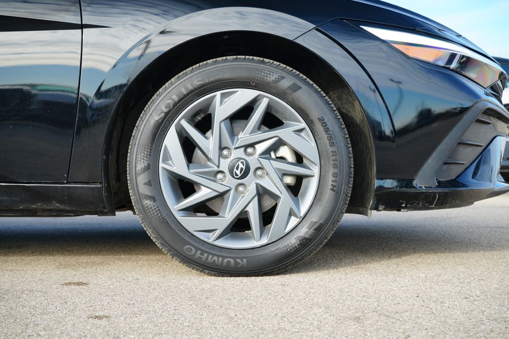 2024 HYUNDAI ELANTRA - Image 9