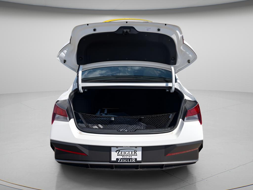 2025 Hyundai Elantra SEL - Photo 11
