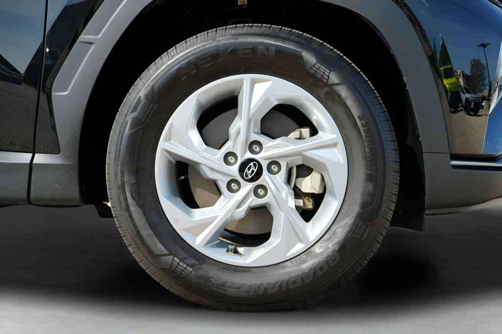 2023 Hyundai Tucson SE - Photo 9