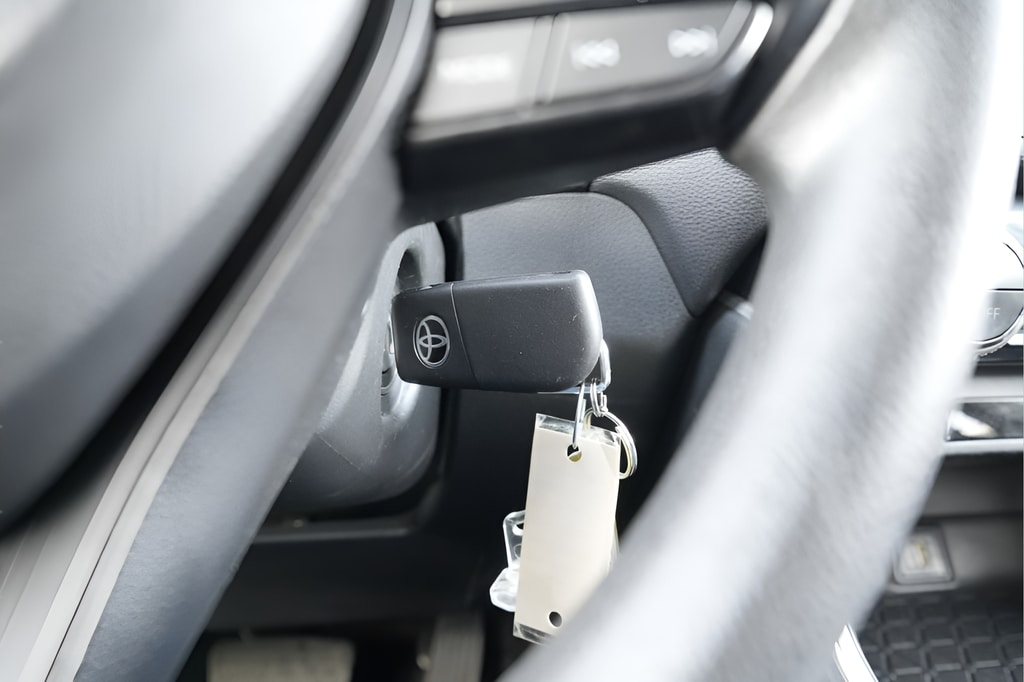 2025 Toyota RAV4 LE - Photo 28