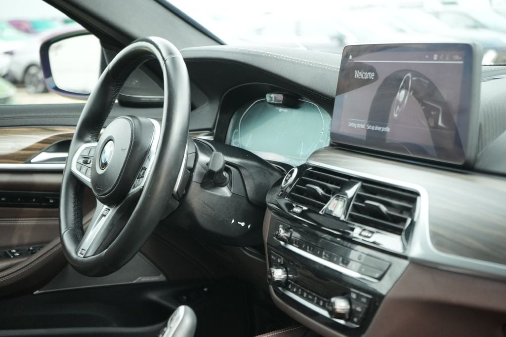 2021 BMW 530E - Image 12