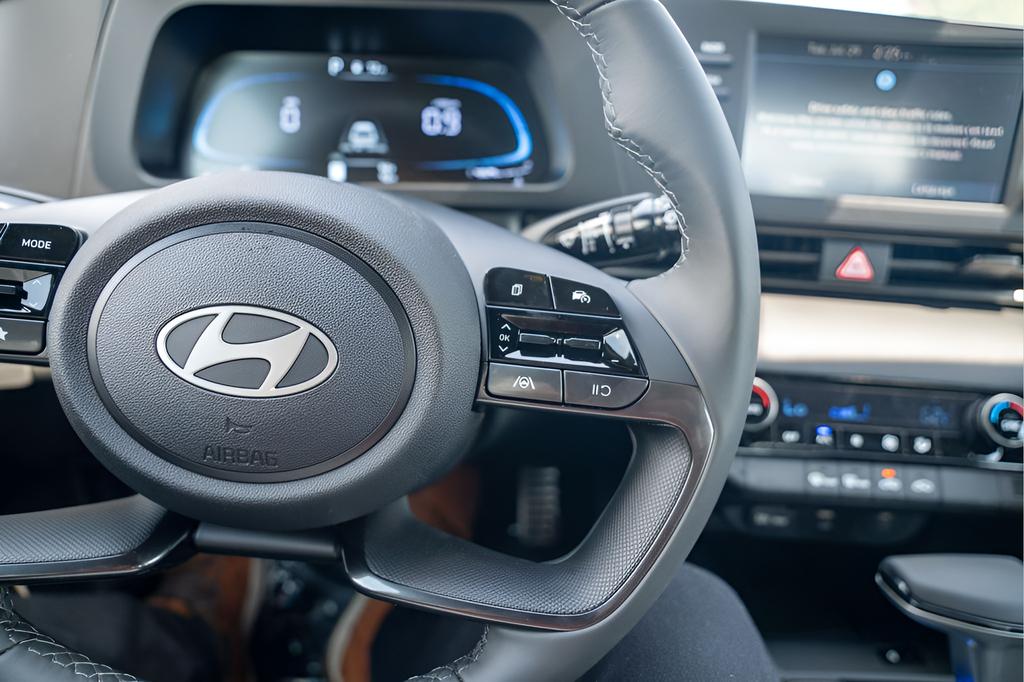 2025 Hyundai Elantra SEL - Photo 22