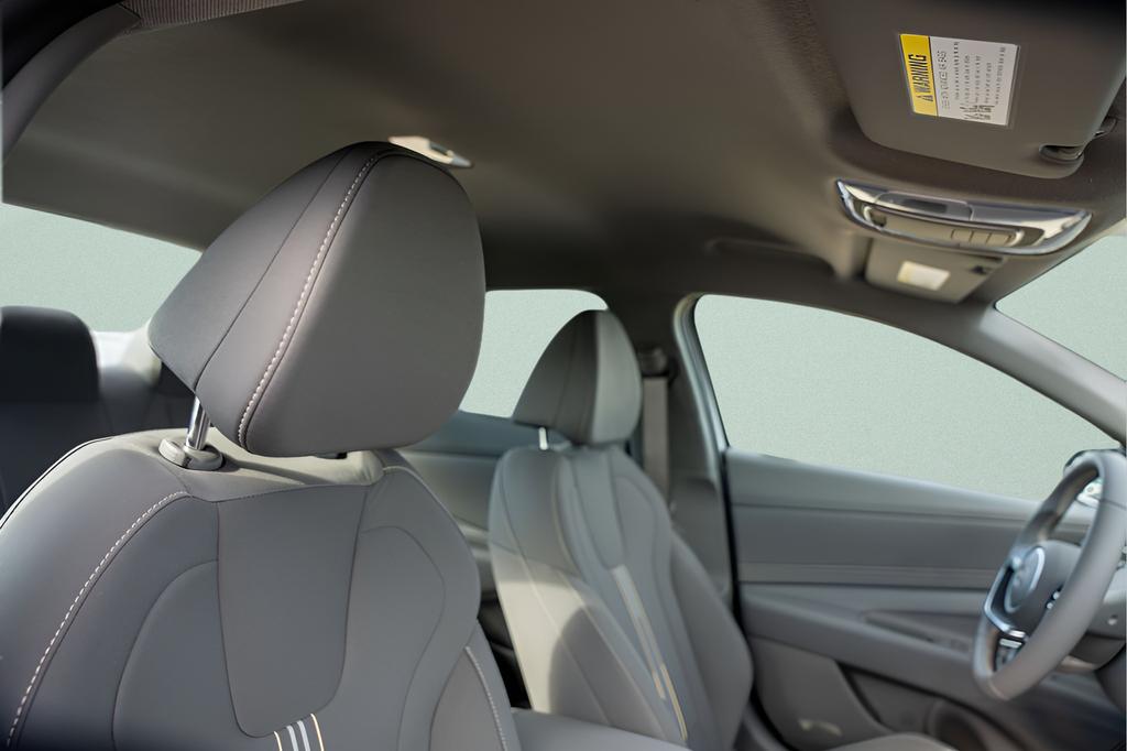 2025 Hyundai Elantra SEL - Photo 14