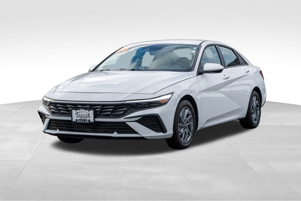 2025 HYUNDAI ELANTRA - Image 3