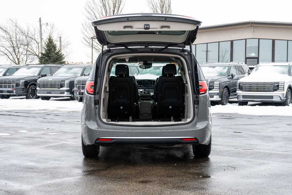 2023 CHRYSLER PACIFICA - Image 11
