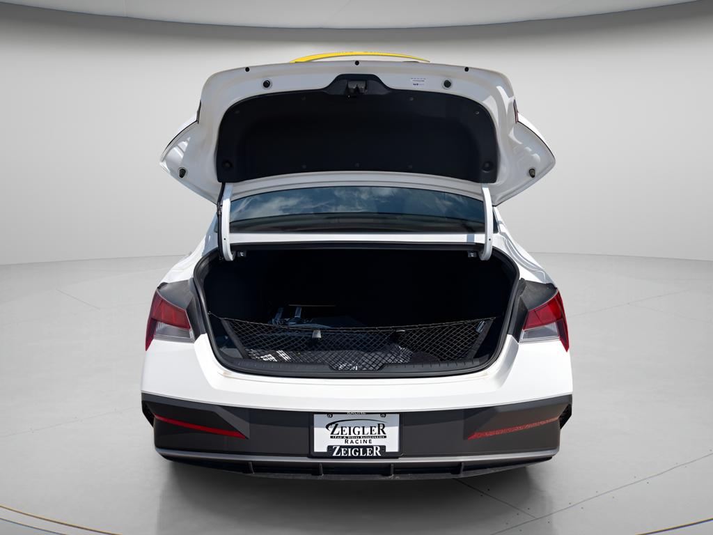 2025 Hyundai Elantra SEL - Photo 10