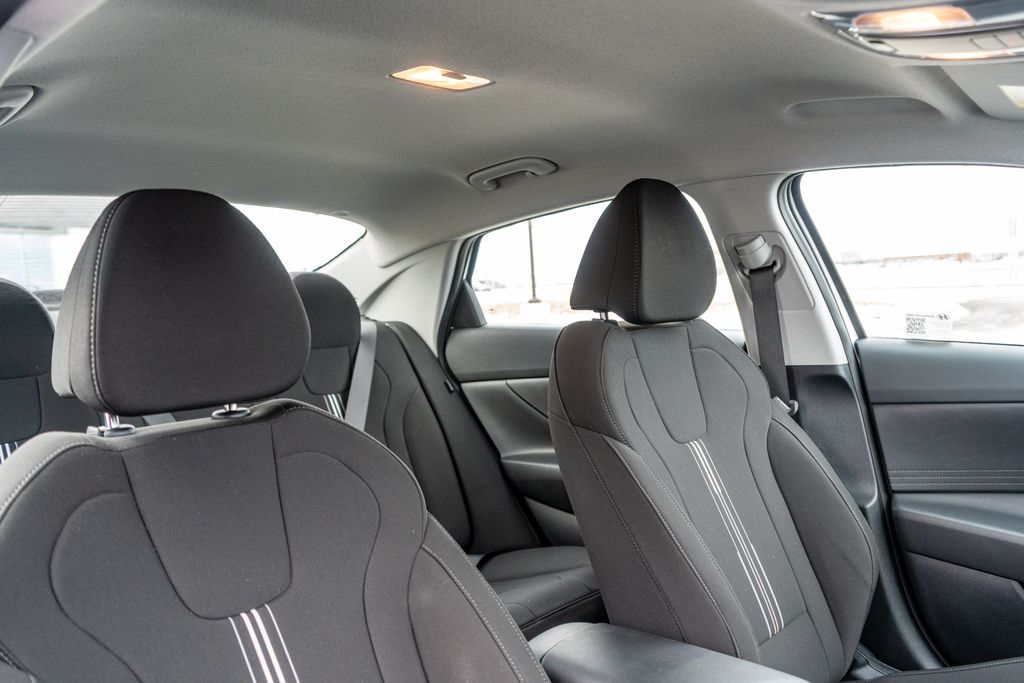2025 HYUNDAI ELANTRA - Image 12