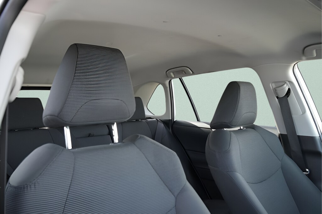 2025 Toyota RAV4 LE - Photo 14